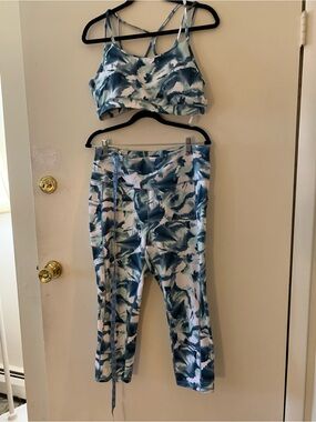 Green Leaf-Print womens Active Capri with pocket and sports bra set both XL